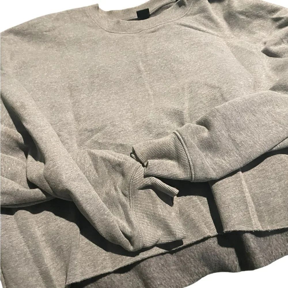 Wild fable size large Gray cropped women’s Sweater new never worn